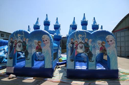 Frozen - Inflatable Obstacle Course inflatable slide bouncy castle